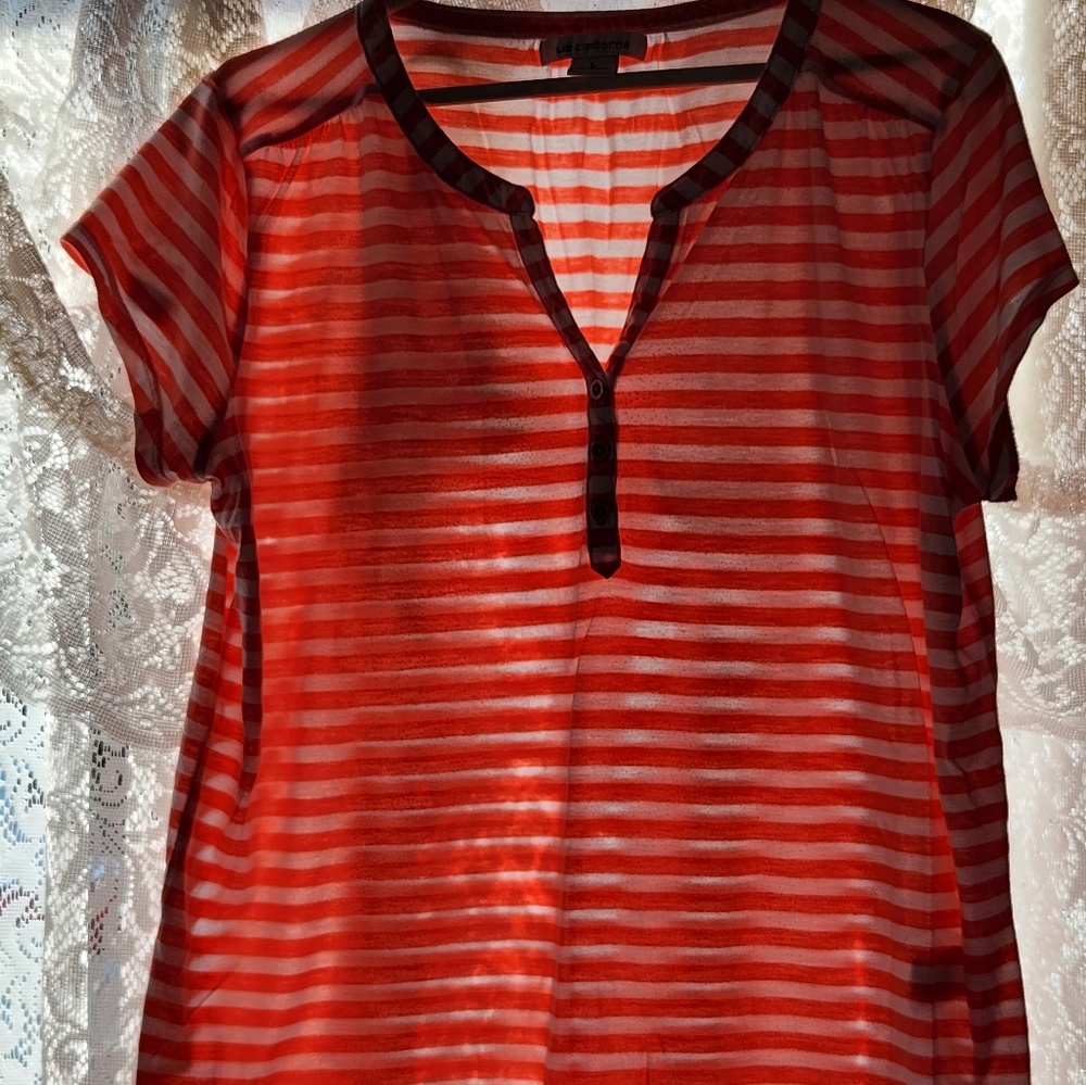 Womans short sleeve t shirt Size Large